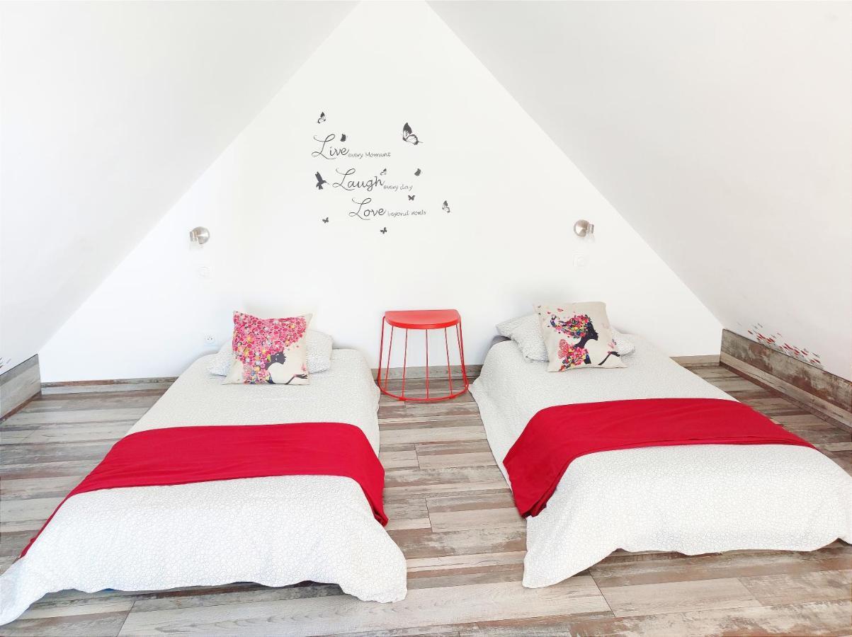 Janea Deep Red House Reichsfeld Exterior foto