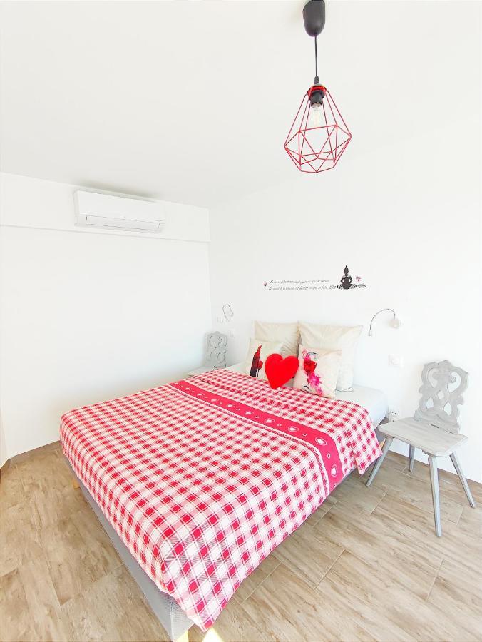 Janea Deep Red House Reichsfeld Exterior foto